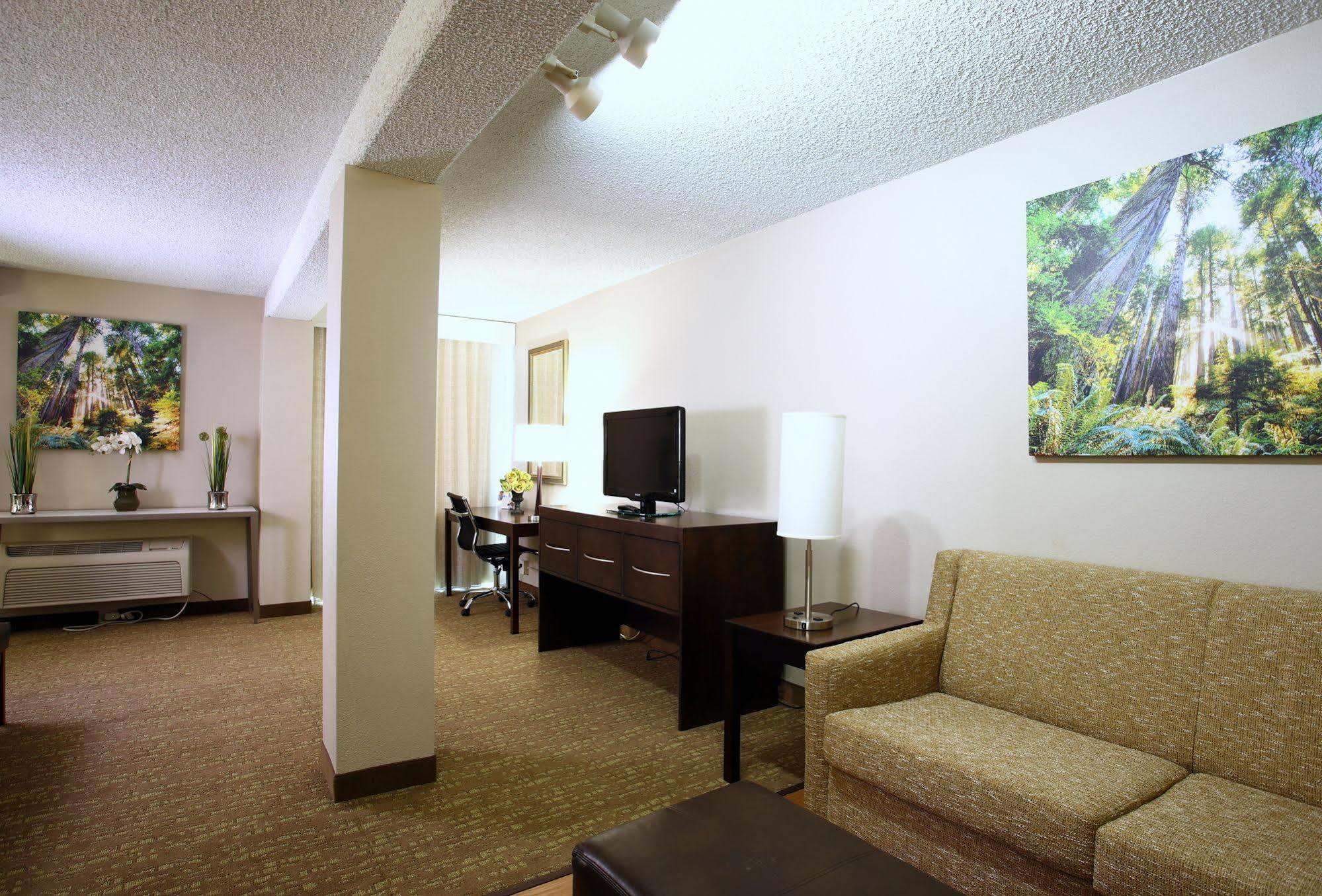Hotel Wyndham Garden Fresno Yosemite Airport Esterno foto
