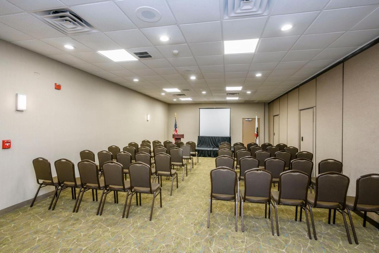 Hotel Wyndham Garden Fresno Yosemite Airport Esterno foto