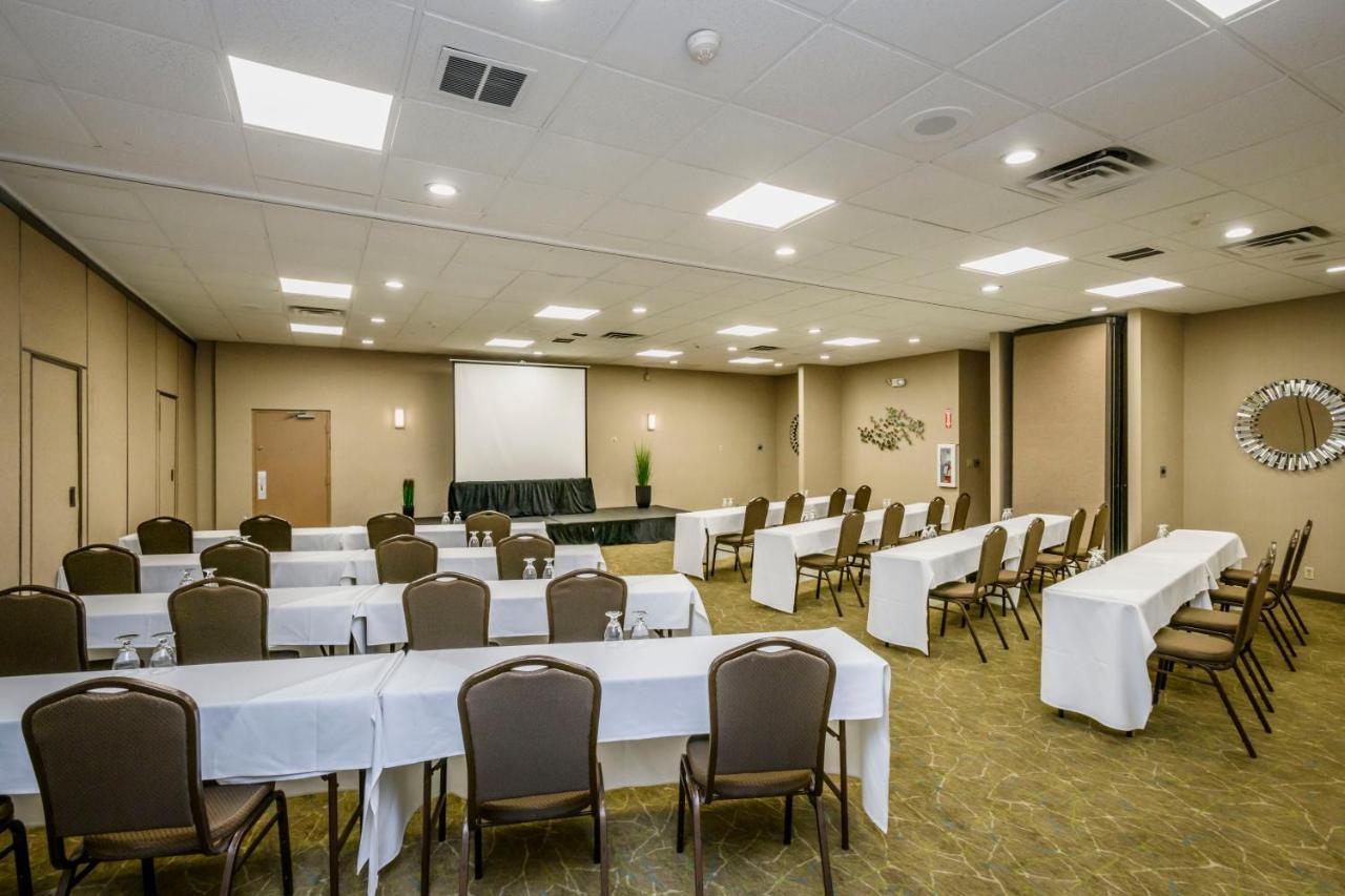 Hotel Wyndham Garden Fresno Yosemite Airport Esterno foto